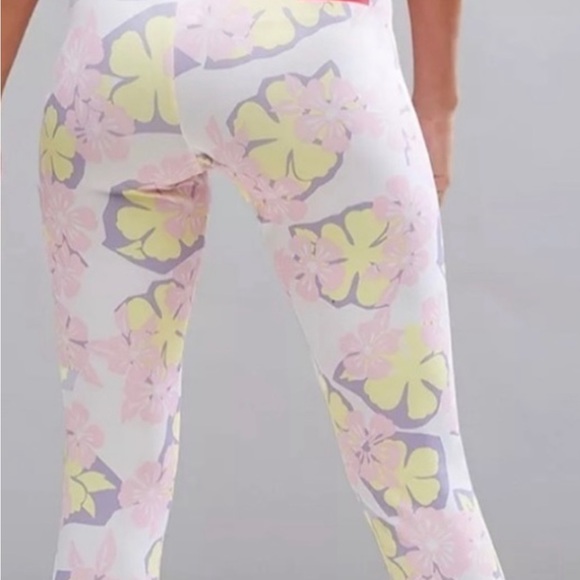 Stella McCarthy & Adidas Highrise Floral Print 3/4 Leggings - Picture 2 of 4